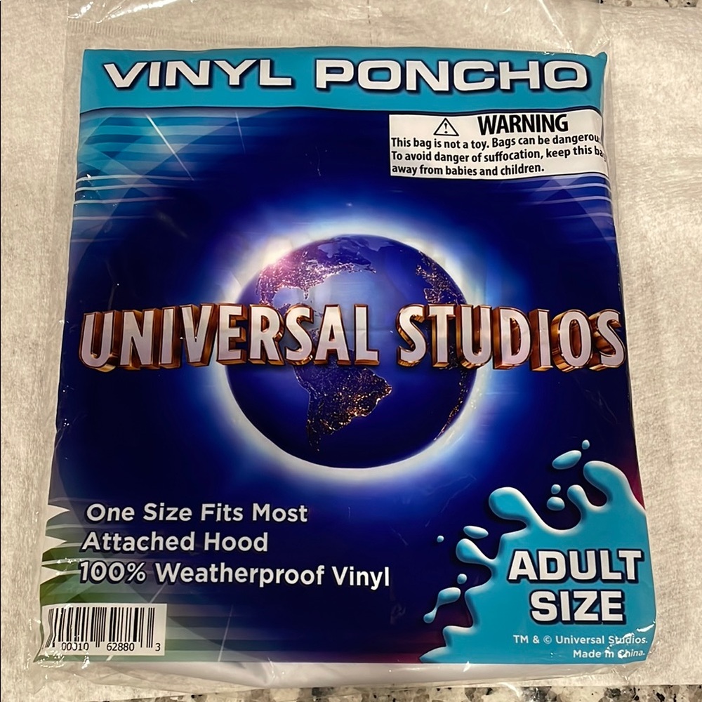 4/$20🛍️ Universal Studios Vinyl Poncho, NWT, new in bag, perfect for rainy days!